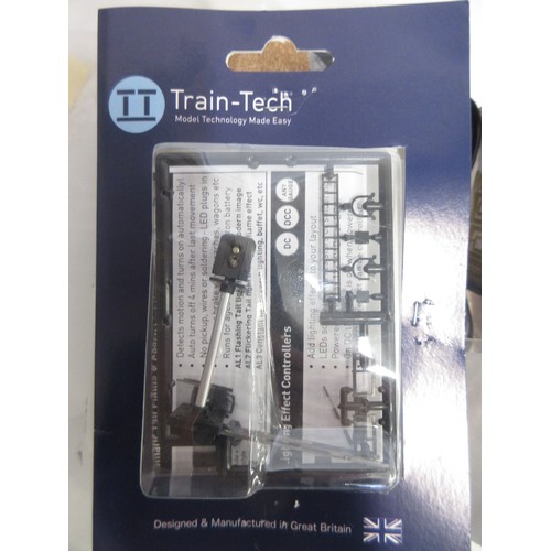 Collection of previously-used model railway accessories mostly HO/OO ...