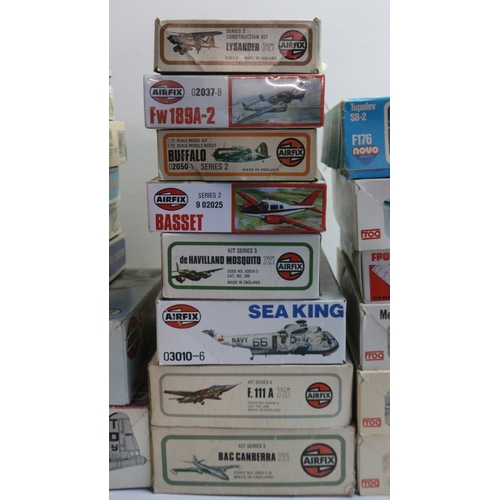 Collection of forty nine vintage plastic aircraft model kits, mostly ...