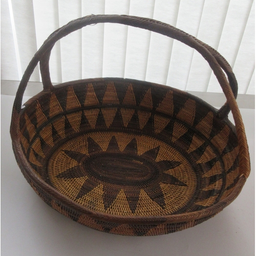 383 - Collection of tribal art. Papa New Guinea flat woven grain basket, carrying basket, lidded basket, w... 
