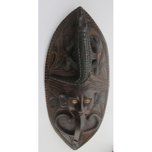 383 - Collection of tribal art. Papa New Guinea flat woven grain basket, carrying basket, lidded basket, w... 