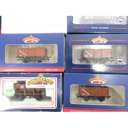 Collection of OO gauge Bachmann rolling stock to incl. 4x VBB Box Van ...