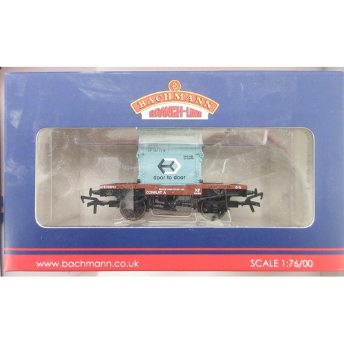 Collection of OO gauge Bachmann rolling stock to incl. 4x VBB Box Van ...