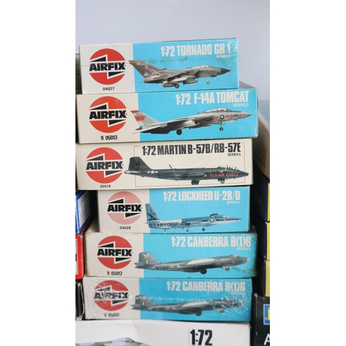 Mixed collection of 1/72 scale plastic model aircraft kits from Airfix ...
