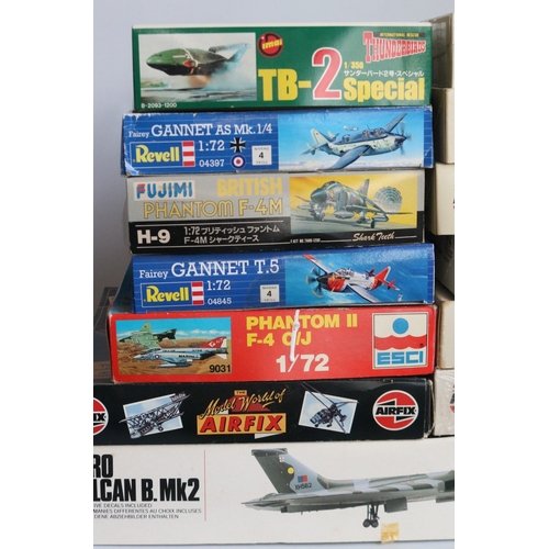 Mixed collection of 1/72 scale plastic model aircraft kits from Airfix ...