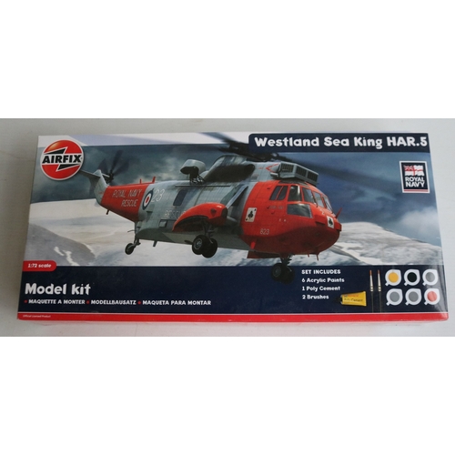 Mixed collection of thirty two 1/72 scale plastic helicopter model kits ...