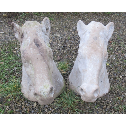808 - Pair of reconstituted stone gate post horses heads. H40 cm

Bradley's shipping POA https://www.bradl... 