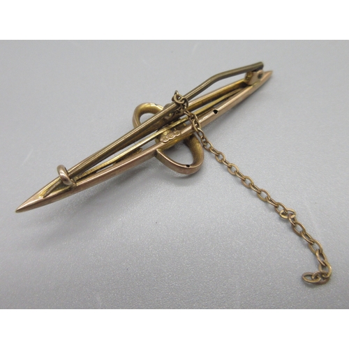 36 - Victorian style 9ct rose gold brooch with the initial C, stamped 9ct, W5cm, 2.1g

Bradley's shipping... 