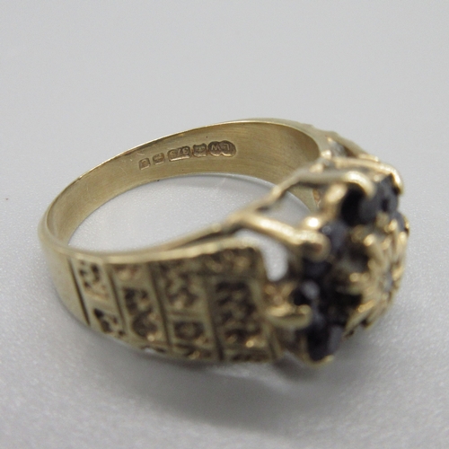 604 - 9ct yellow gold flower ring set with sapphires and diamond, stamped 375, size L, 9ct yellow gold twi... 