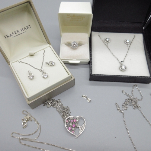 605 - Silver jewellery to include five sets of necklace and earring duo's set with clear stones, and other... 