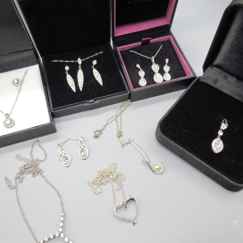 605 - Silver jewellery to include five sets of necklace and earring duo's set with clear stones, and other... 