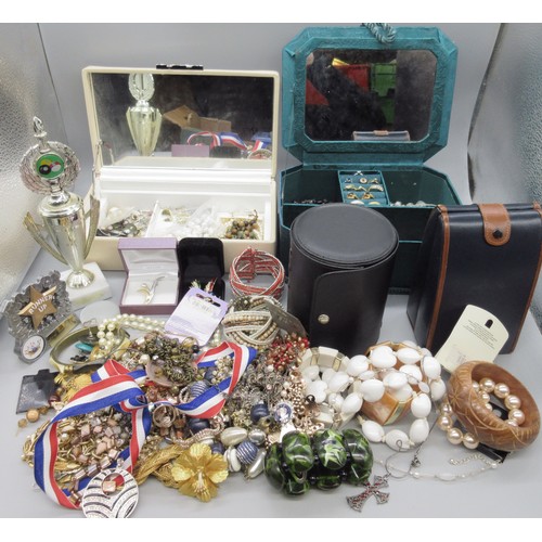 115 - Large collection of costume jewellery and jewellery cases to include necklaces, rings, bracelets, ba... 