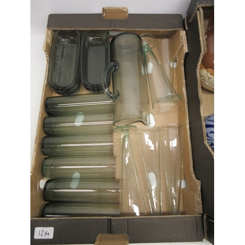 766 - Mixed assortment of ceramics and glassware (qty, 2 boxes)

Bradleys Shipping £58.00 plus vat (UK Onl... 