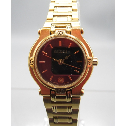 1294 - Gucci ladies gold plated quartz wristwatch with date on matching H link bracelet signed butterfly cl... 