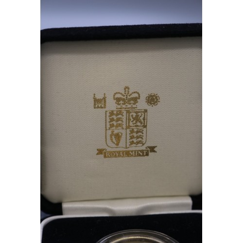 25 - The Royal Mint - The 2003 United Kingdom Gold Proof Sovereign No.14962/15000, encapsulated in case w... 