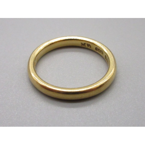 32 - 18ct hallmarked wedding band by A & W Birmingham 1958-59, size M 1/2 (4.2g)

Bradley's shipping £20.... 