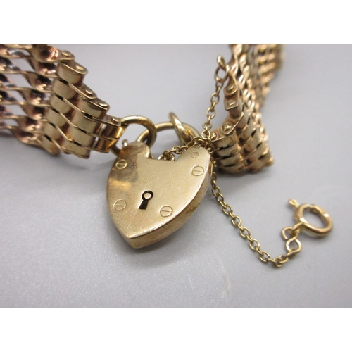 54 - 9ct stamped gold mesh bracelet with a 9ct stamped love heart lock (20g)

Bradley's shipping £23.00 p... 