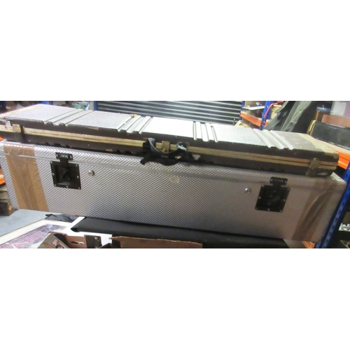 Large 'Flight' case with carry handle and double twist locks, padded ...