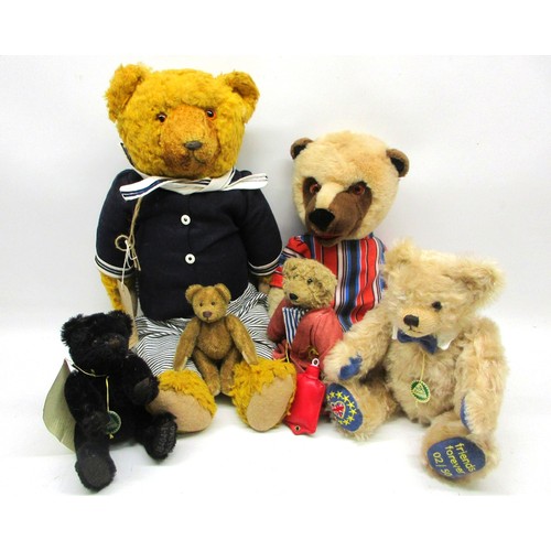 German teddy bears inc. Hermann Spielwaren Brexit Bear, Ltd. Ed. no.2/50; 5-way jointed golden mohair design with growler; approx. H 13" 33cm; plus Time honoured classics (16404-1), Ltd. Ed. no.3/150, black mohair bear; Johanna Haida bear with Sonnenberg teddy wearing sailor top & shorts; bedtime styled plush teddy & Schldkrot's RTL Li-La-Launebar's 'Metty' Krings, etc. Qty. 6
Bradley's Shipping £48.00 plus vat (UK Only)