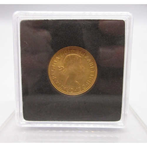 17 - Queen Elizabeth II (1952-2022) 1958 Sovereign, encapsulated in case with COA
Bradley's Shipping £28.... 