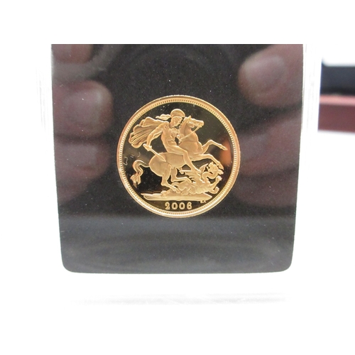 29 - Queen Elizabeth II (1952-2022) 2006 Sovereign, encapsulated in case with COA
Bradley's Shipping £28.... 