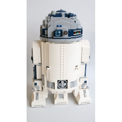 Two large Lego Star Wars characters to include 75308 R2-D2 and 75255 ...