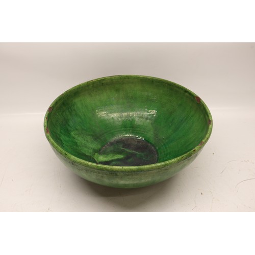 1083 - Farnham Pottery wash stand set in green mottled glaze (4 pieces)
Bradley's Shipping £48.00 plus vat ... 