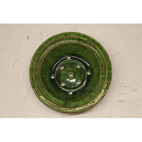 1083 - Farnham Pottery wash stand set in green mottled glaze (4 pieces)
Bradley's Shipping £48.00 plus vat ... 