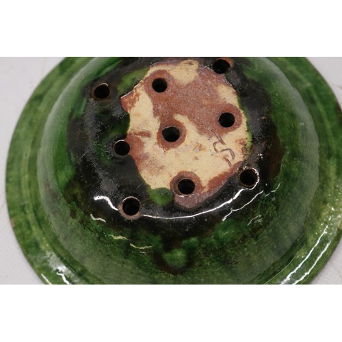 1083 - Farnham Pottery wash stand set in green mottled glaze (4 pieces)
Bradley's Shipping £48.00 plus vat ... 