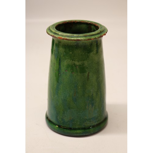 1083 - Farnham Pottery wash stand set in green mottled glaze (4 pieces)
Bradley's Shipping £48.00 plus vat ... 