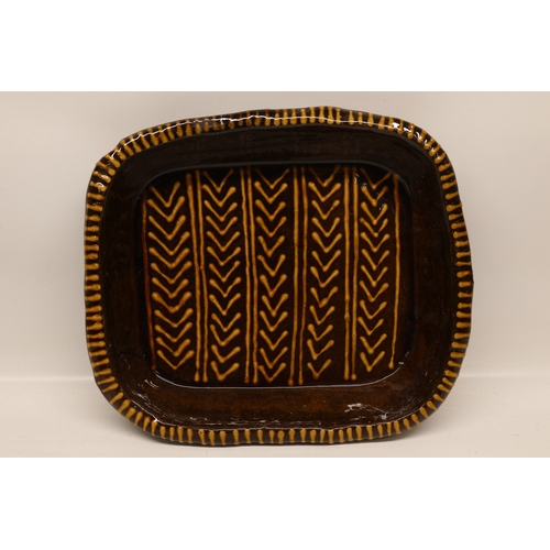 1080 - Cumnock Pottery bowl with piecrust rim and applied twig handles incised inscription 'There's gowd in... 
