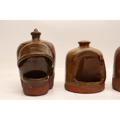 1033 - Four slipware bird feeders of varying sizes, H18.5cm
Bradley's Shipping £48.00 plus vat (UK Only)