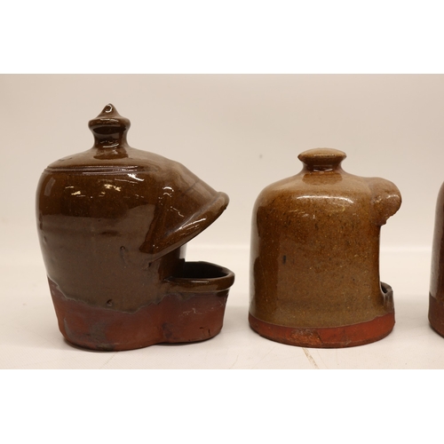 1033 - Four slipware bird feeders of varying sizes, H18.5cm
Bradley's Shipping £48.00 plus vat (UK Only)