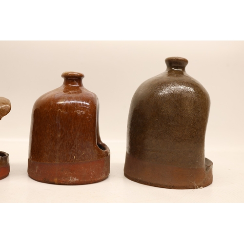 1033 - Four slipware bird feeders of varying sizes, H18.5cm
Bradley's Shipping £48.00 plus vat (UK Only)
