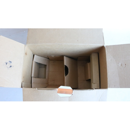 16 - Mamod TE1A Steam Tractor in good overall previously used condition, box fair
Bradley's Shipping £38.... 