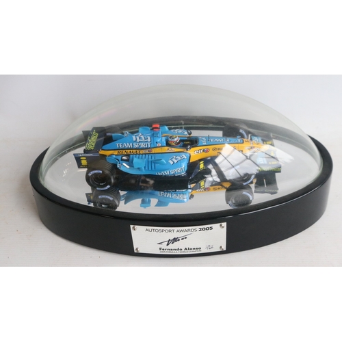 191 - Rare Autosport Awards 2005 driver signed 1/18 scale Fernando Alonso F1 Renault R25 presentation mode... 
