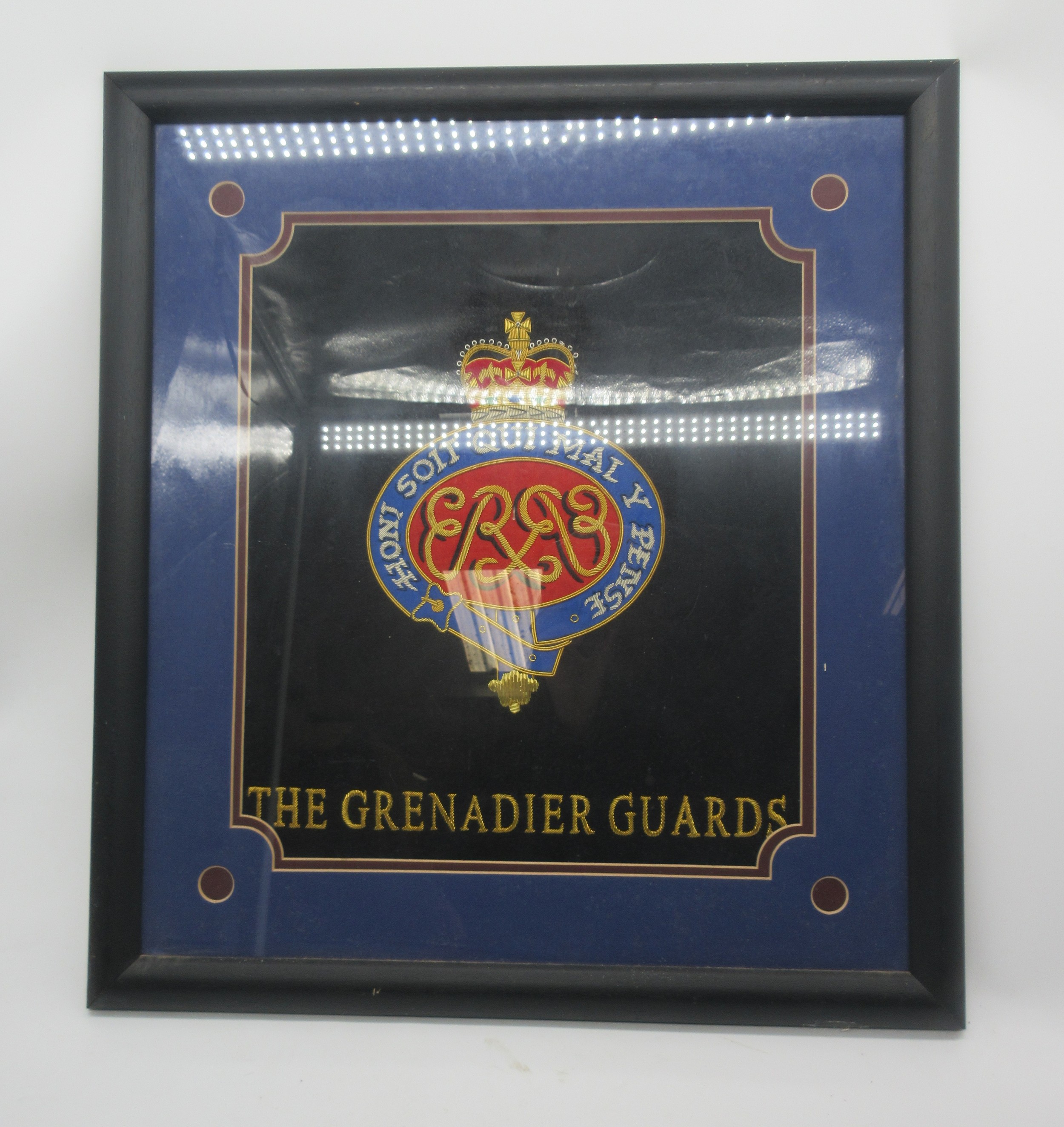 Mixed collection of militaria items to incl. Grenadier guards hat plume ...