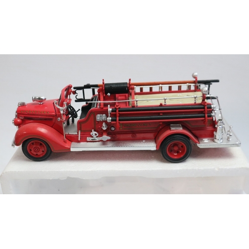 Collection of diecast fire engine/vehicle models, various scales and ...