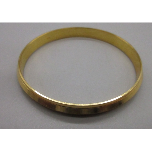 Hallmarked 916 fineness (22ct) Yellow gold heavy fixed bangle 8mm thickness, 7cm diameter, weight 48.02g
Bradley's Shipping £23.00 plus vat (UK Only)