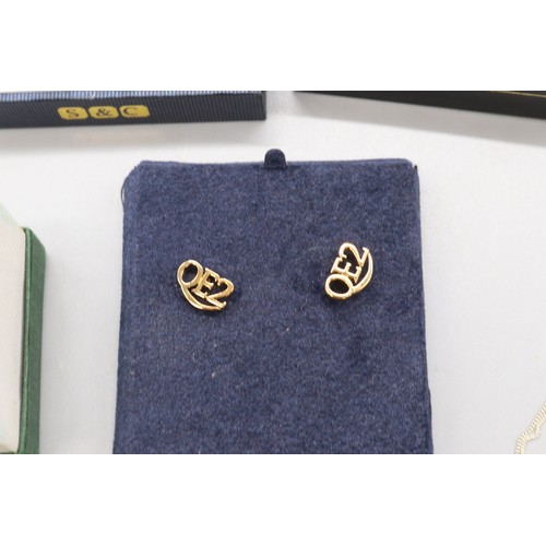 23 - Mixed metals, comprising a stamped sterling silver large blue oval cameo-style horse pendant with ch... 