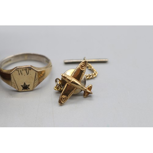 26 - Mixed metal lot comprising one 18ct yellow gold signet ring with an engraved head, ring size R, weig... 