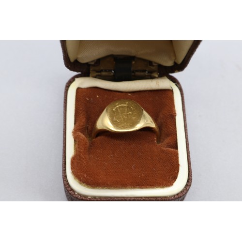 26 - Mixed metal lot comprising one 18ct yellow gold signet ring with an engraved head, ring size R, weig... 