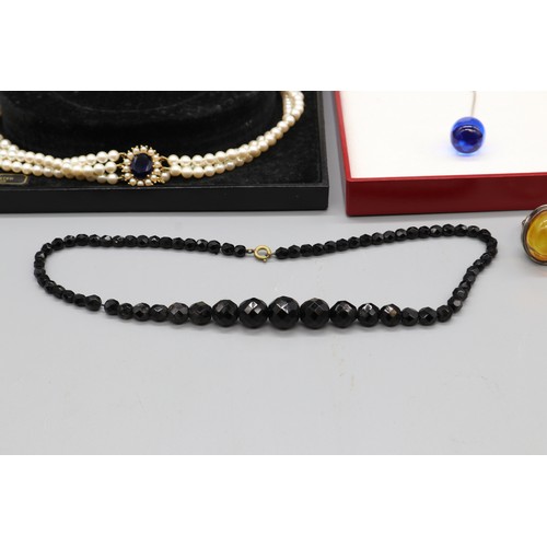 40 - Mixed crystal jewellery comprising a sterling silver blue crystal Baccarat lariat pendant with chain... 
