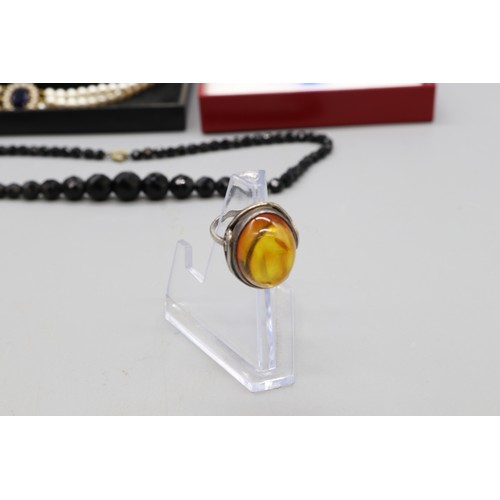 40 - Mixed crystal jewellery comprising a sterling silver blue crystal Baccarat lariat pendant with chain... 
