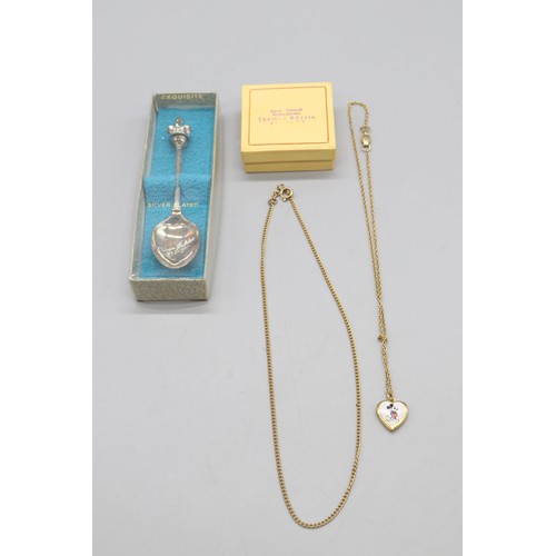 41 - Mixed plated metal lot comprised of yellow metal mickey mouse heart locket on 16