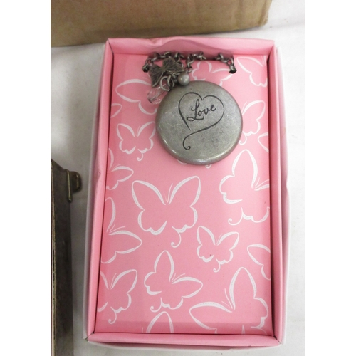 58 - Collection of assorted costume jewellery, predominantly necklaces

Bradley's shipping POA https://ww... 