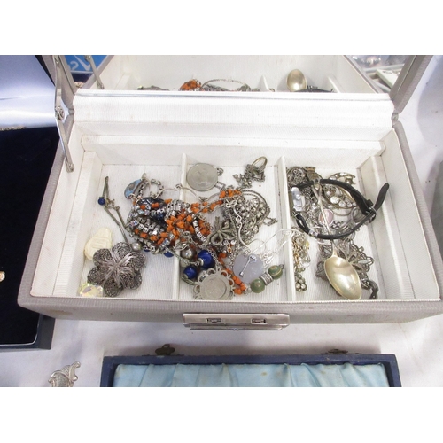 59 - Collection of assorted costume jewellery to inc. dress rings, bracelets, cutlery, etc.

Bradley's sh... 