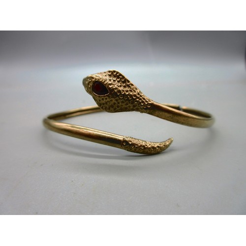 49 - Hallmarked 9ct rose gold engraved hinged bangle with safety chain, weight 6.19g; and a 9ct yellow go... 