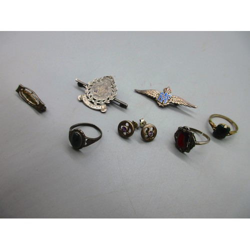 55 - White metal mixed jewellery comprising a decorative French silver “Paris” bracelet with landmark sce... 