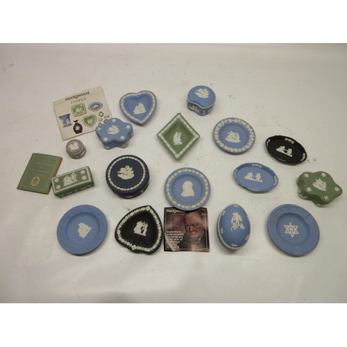 713 - Wedgwood Jasperware pin dishes and trinket boxes incl. Churchill plate; navy trinket box; lilac trin... 