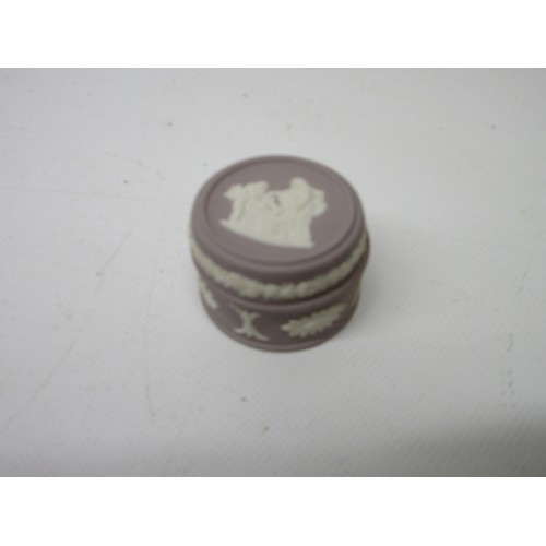 713 - Wedgwood Jasperware pin dishes and trinket boxes incl. Churchill plate; navy trinket box; lilac trin... 